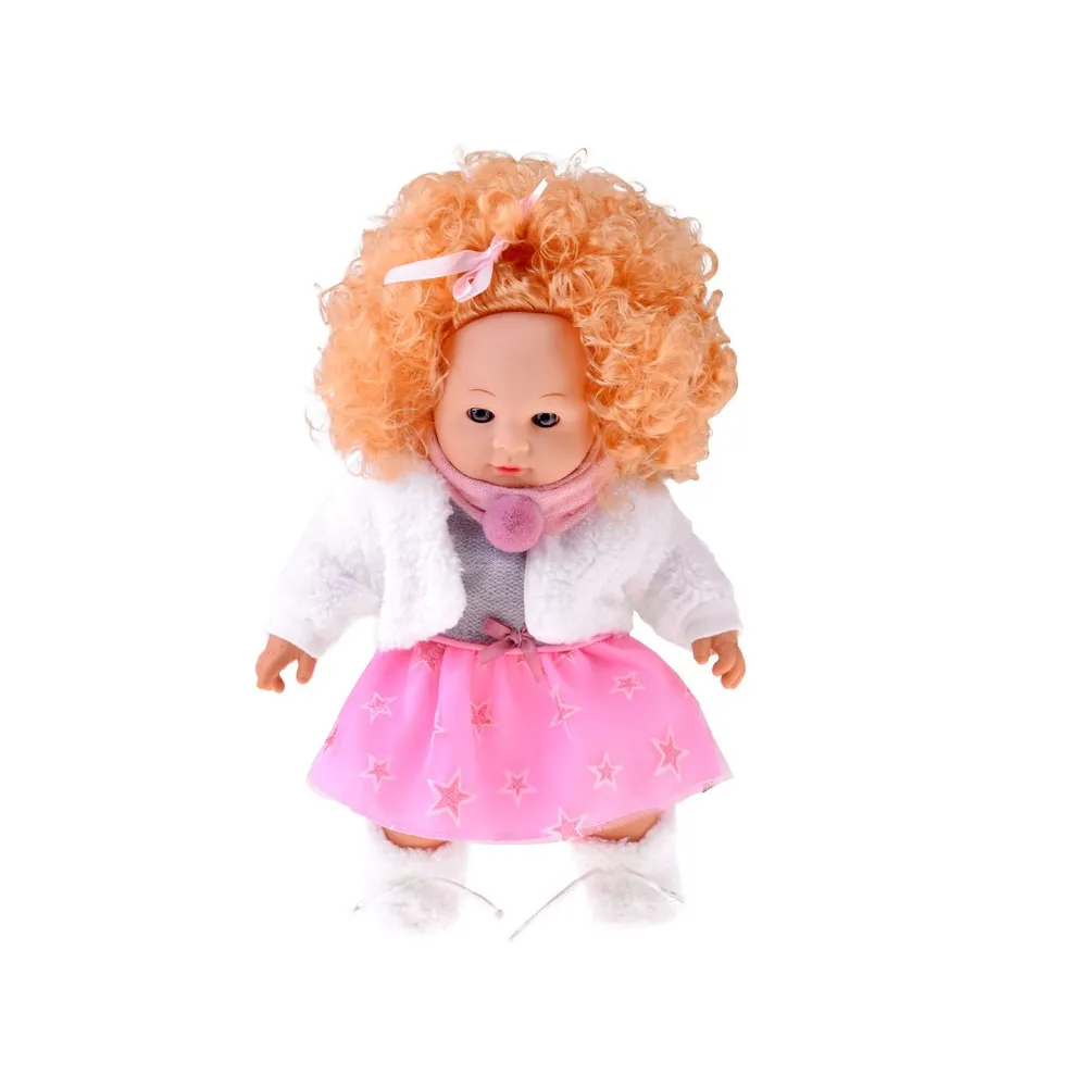 zbliżenie na buzię lalki Alicji z niebieskimi oczami i uśmiechem