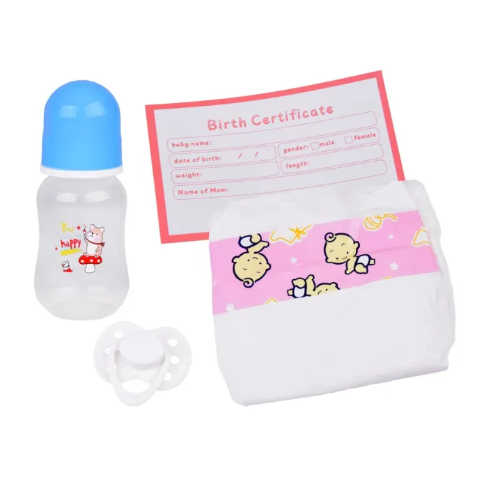 chłopiec lalka siedzący w przytulnym kapturze z uszami królika