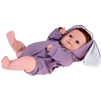 lalka z magnetycznym smoczkiem podczas zabawy