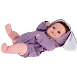 lalka z magnetycznym smoczkiem podczas zabawy