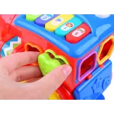 panel z przyciskami i klawiszami muzycznymi na górze lokomotywy