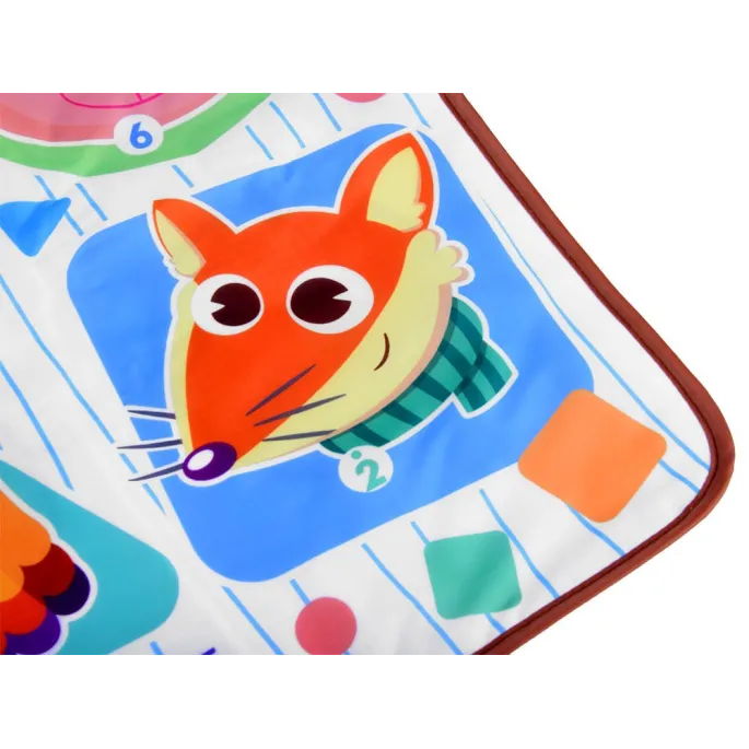 zbliżenie na przyjazne grafiki zwierząt na macie