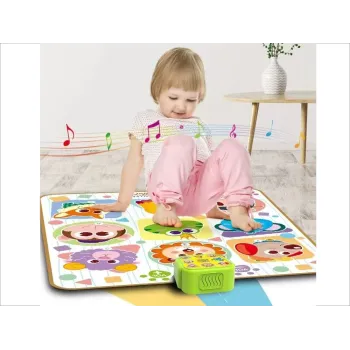 mata rozwinięta w salonie w świetle dziennym