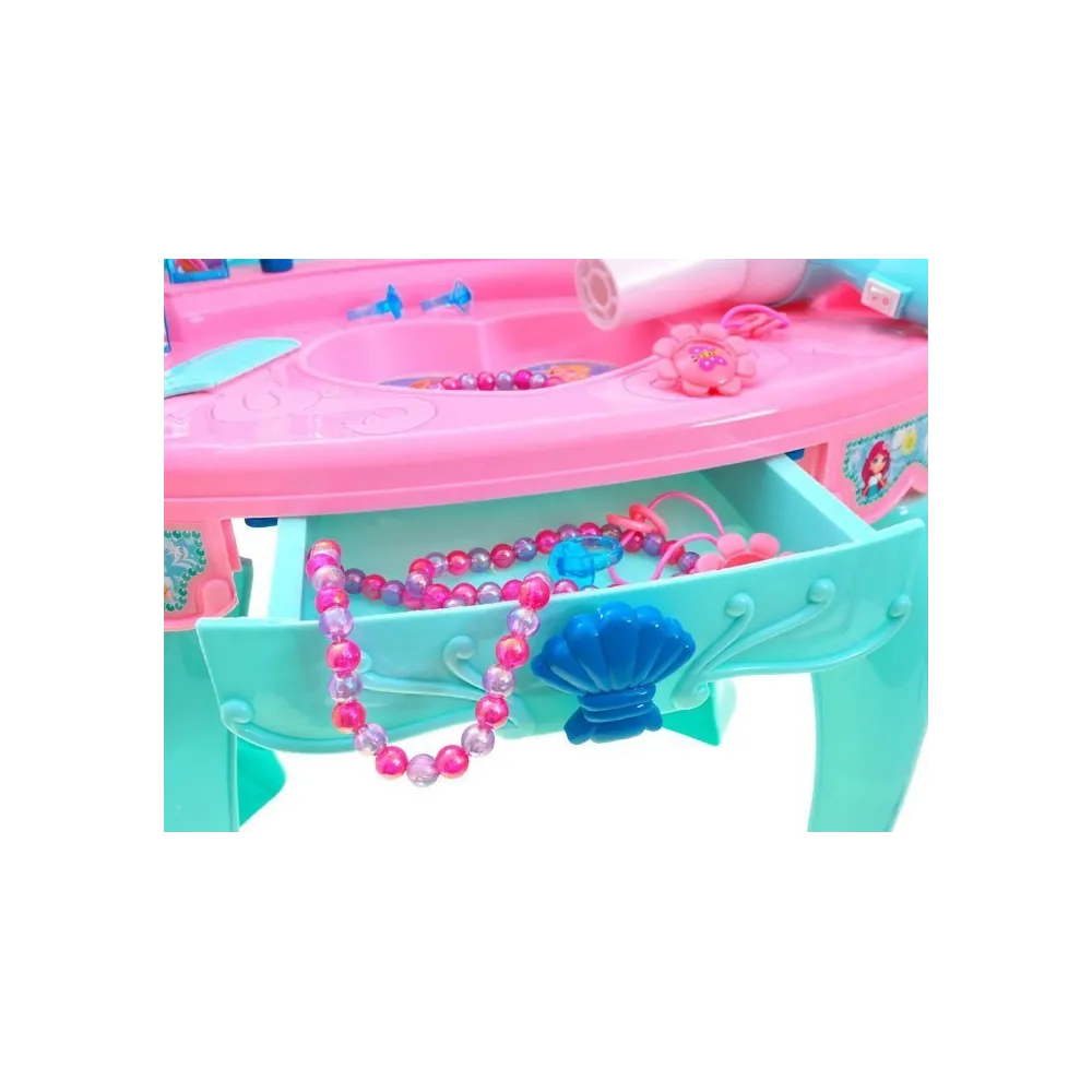 pełen zestaw akcesoriów dołączonych do toaletki dla dzieci