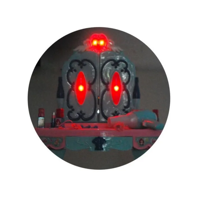 kolorowy grzebień, gumki i pierścionki dołączone do zestawu