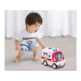 Ambulans podczas jazdy z efektem dźwiękowym i świetlnym