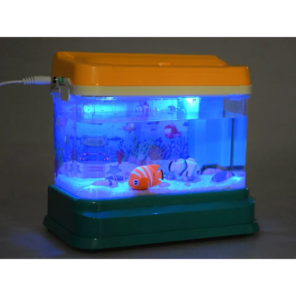 Wędki i sitko obok plastikowego akwarium dziecięcego