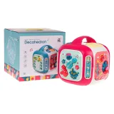 Detal górnej ścianki z pianinkiem i podświetlanymi klawiszami