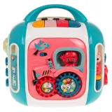 zbliżenie na ściankę z instrumentami muzycznymi na zabawce