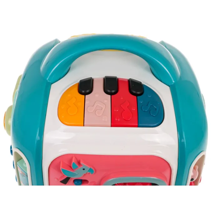 ścianka z telefonikiem i klawiszami z rysunkami zwierząt oraz pojazdów