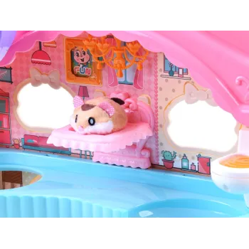 Wyposażenie domku wraz z umieszczonym chomikiem