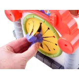 Sortowanie klocków przez realistyczne otwory w dachu domku