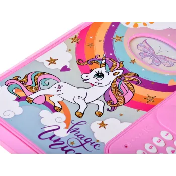 Ramka na zdjęcie lub własny rysunek umieszczona w pamiętniku