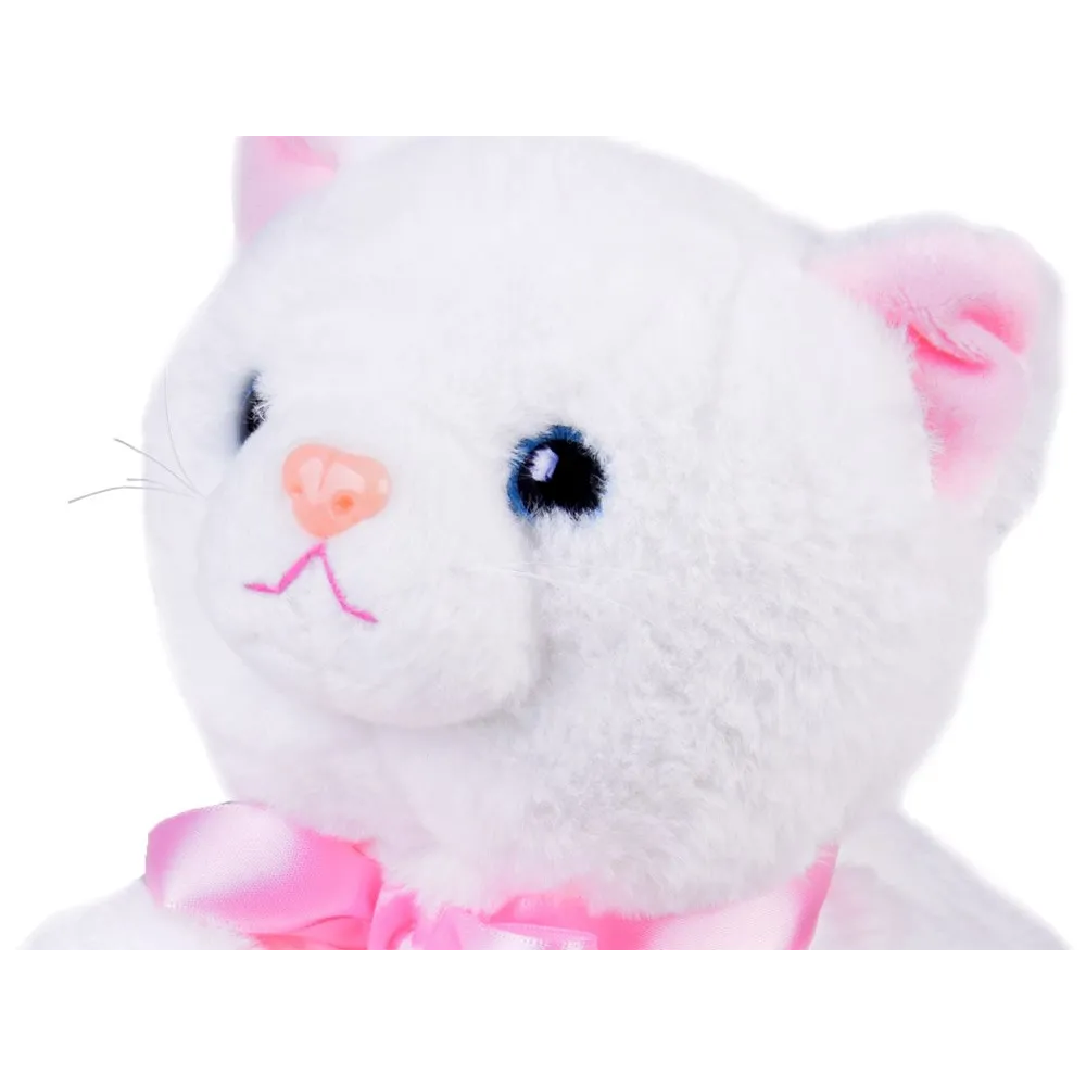 widok pluszowego kotka podczas wykonywania akrobatycznego ruchu