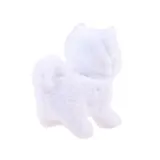 widok opakowania prezentowego z maskotką kotka w środku