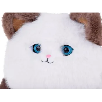 przedstawienie kota Puszka na tle dziecięcego pokoju