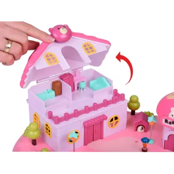 cały zestaw z domkiem, sklepikiem i placem zabaw prezentowany na tle ogrodu