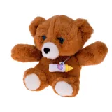 miś śmieje się i trzyma butelkę do karmienia