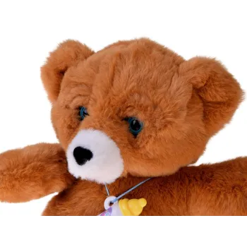 miękki interaktywny miś podczas zabawy z dzieckiem