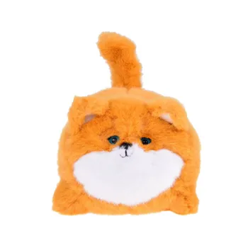 widok maskotki Pulpet w pełnej długości z merdającym ogonem