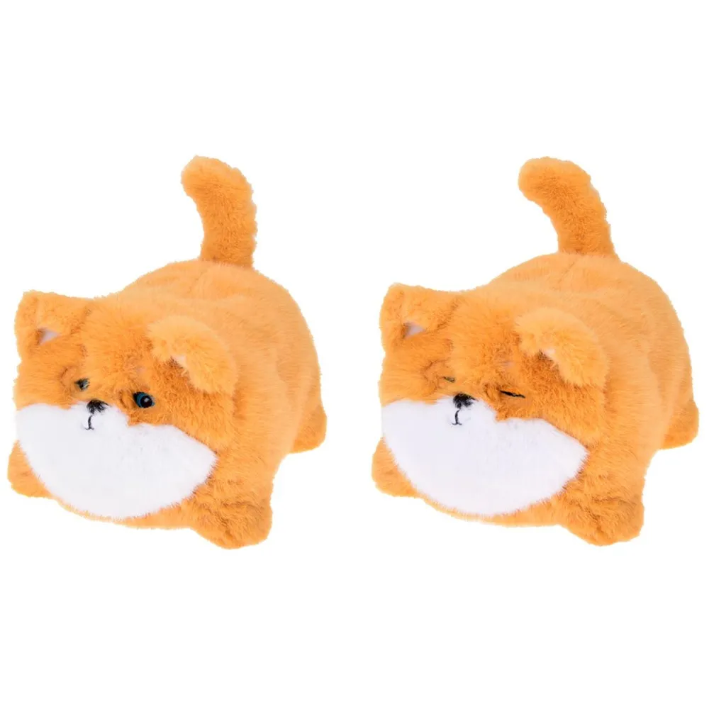 dziecko bawiące się pieskiem Pulpet podczas kreatywnej zabawy