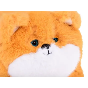 zbliżenie na puszystą sierść pieska Pulpet i jego łapki