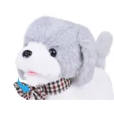 dziecko sterujące pieskiem charlie za pomocą pilota