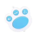 piesek charlie wydający dźwięki szczekania i sapania