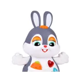 zbliżenie na ruchome łapki i uszy tańczącego królika