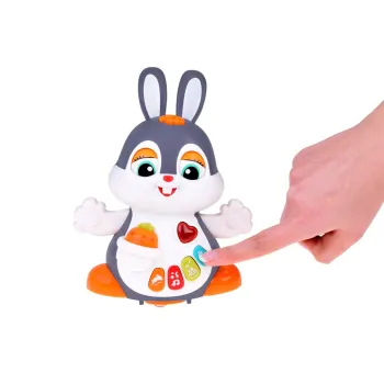 królik z mrugającymi oczami pokazany w trakcie tańca