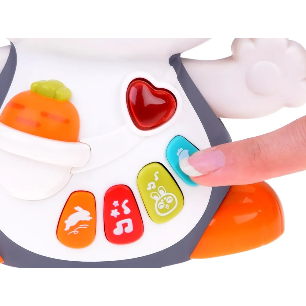 widok na przycisk marchewkę i efekt dźwiękowy zabawki