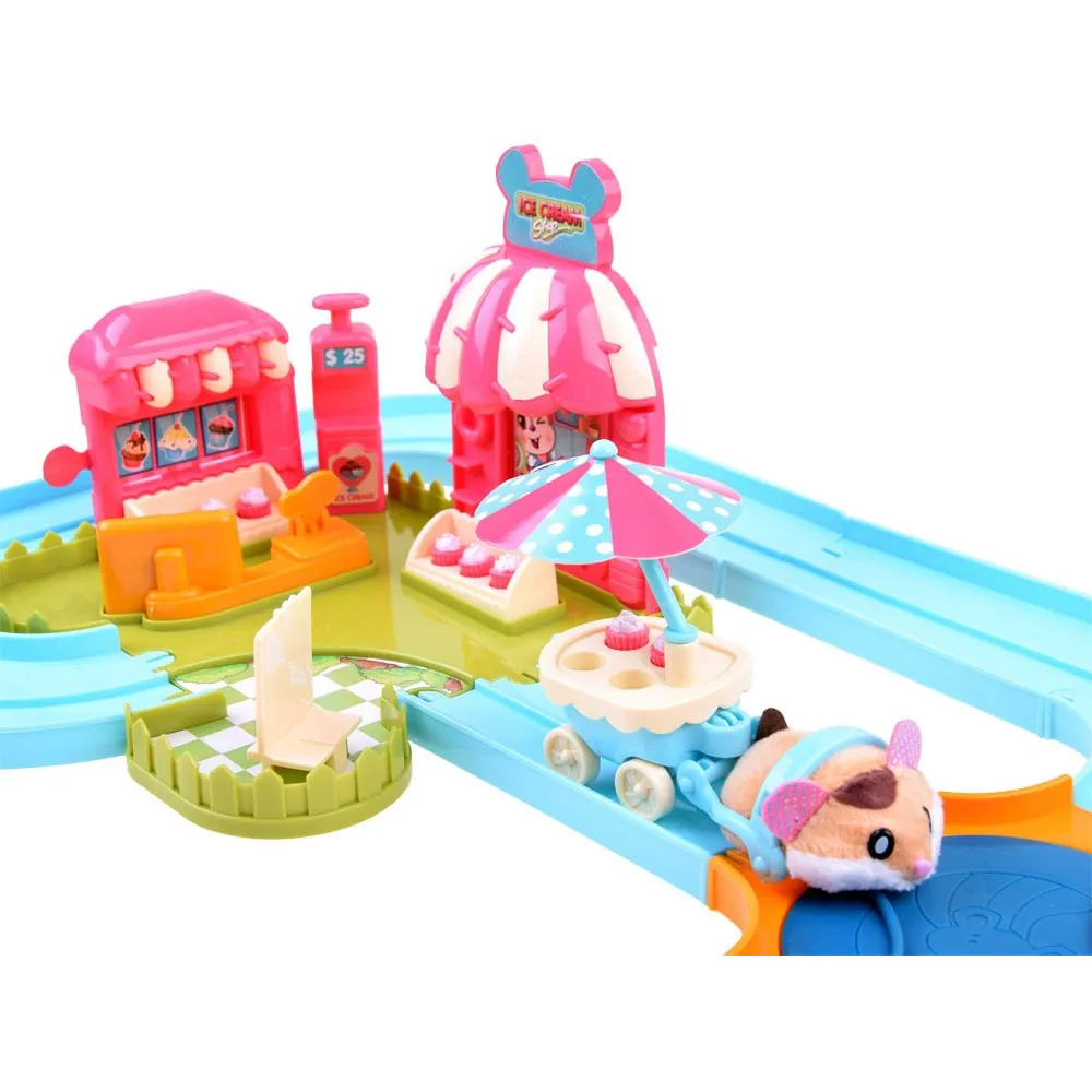 miękki chomik na torze wśród miniaturowych deserów lodowych