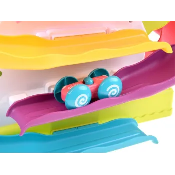 szczegół autka umieszczonego na starcie zjeżdżalni