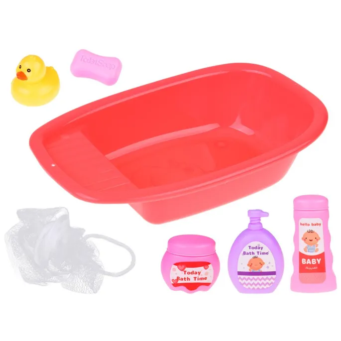 nocnik oraz kosmetyki kąpielowe jako wyposażenie zestawu z lalką