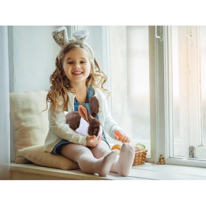 detal: uszy i nosek ruszającego się królika