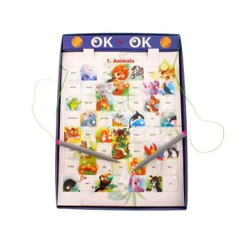 Zbliżenie na ilustracje ze zwierzętami na planszy edukacyjnej