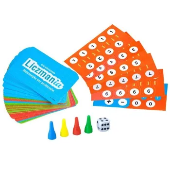 Kolorowe pionki i kostka z gry LICZMANIA z bliska