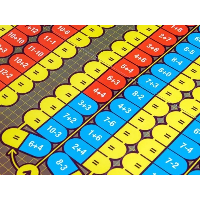 Dzieci grające w LICZMANIĘ podczas rodzinnej rozgrywki