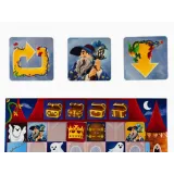 Zbliżenie na karty i planszę gry edukacyjnej Zakodowany zamek