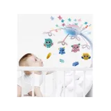 Zbliżenie na kolorowe zawieszki zwierzątka karuzelki