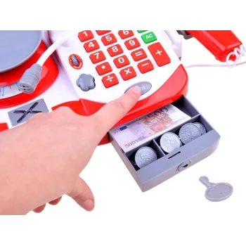 waga sklepowa obok kasy fiskalnej