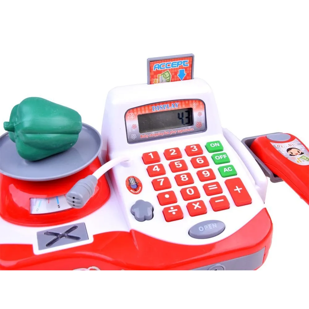 dziecko bawiące się kasą fiskalną i skanerem