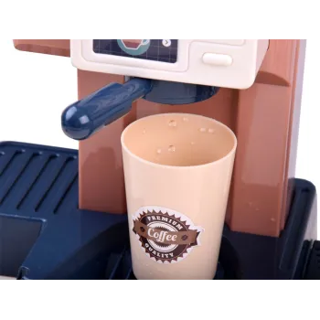 Elementy akcesoriów: portafilter, dzbanuszek na mleko i banknoty