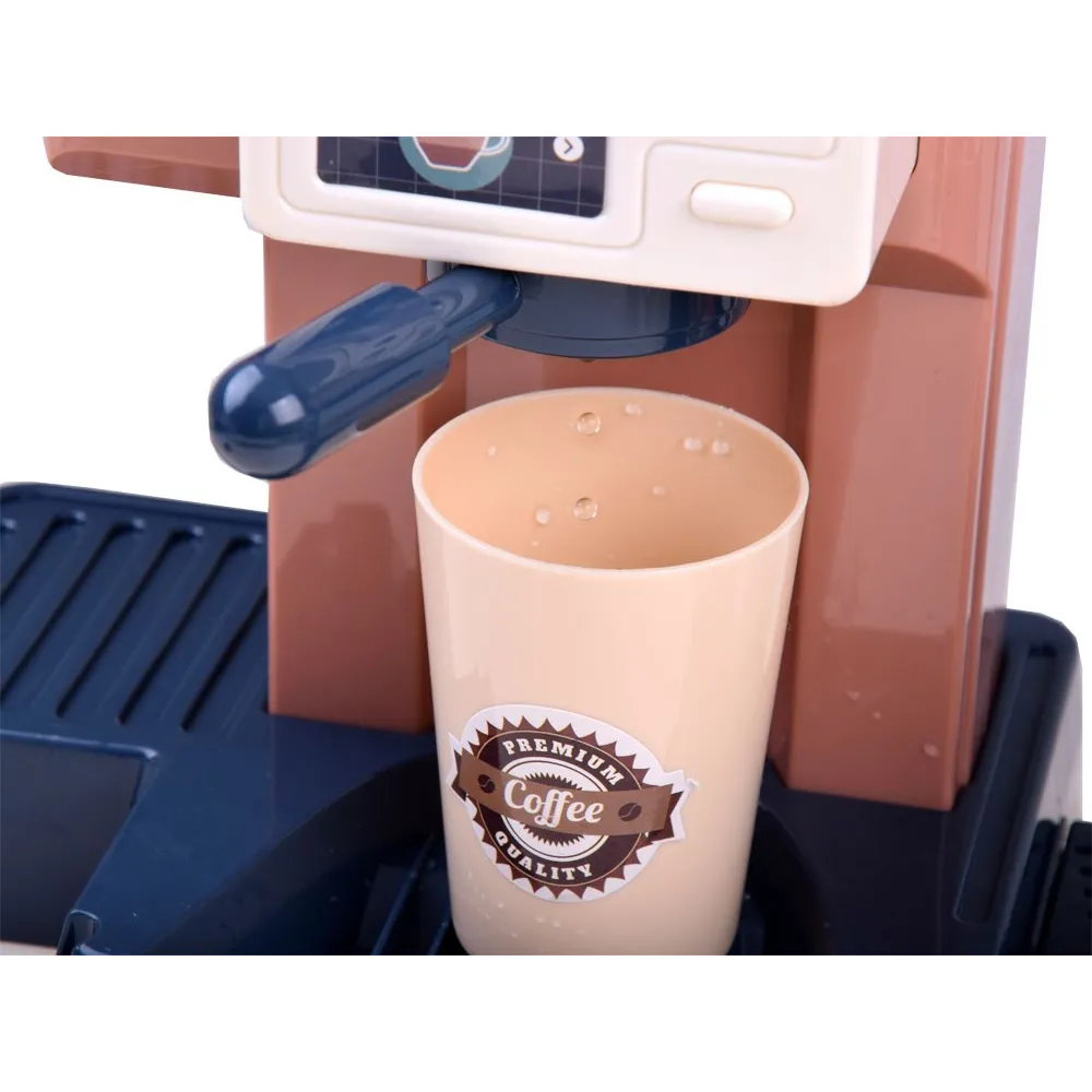 Elementy akcesoriów: portafilter, dzbanuszek na mleko i banknoty