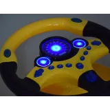 zbliżenie na przyciski kierownicy dziecięcej