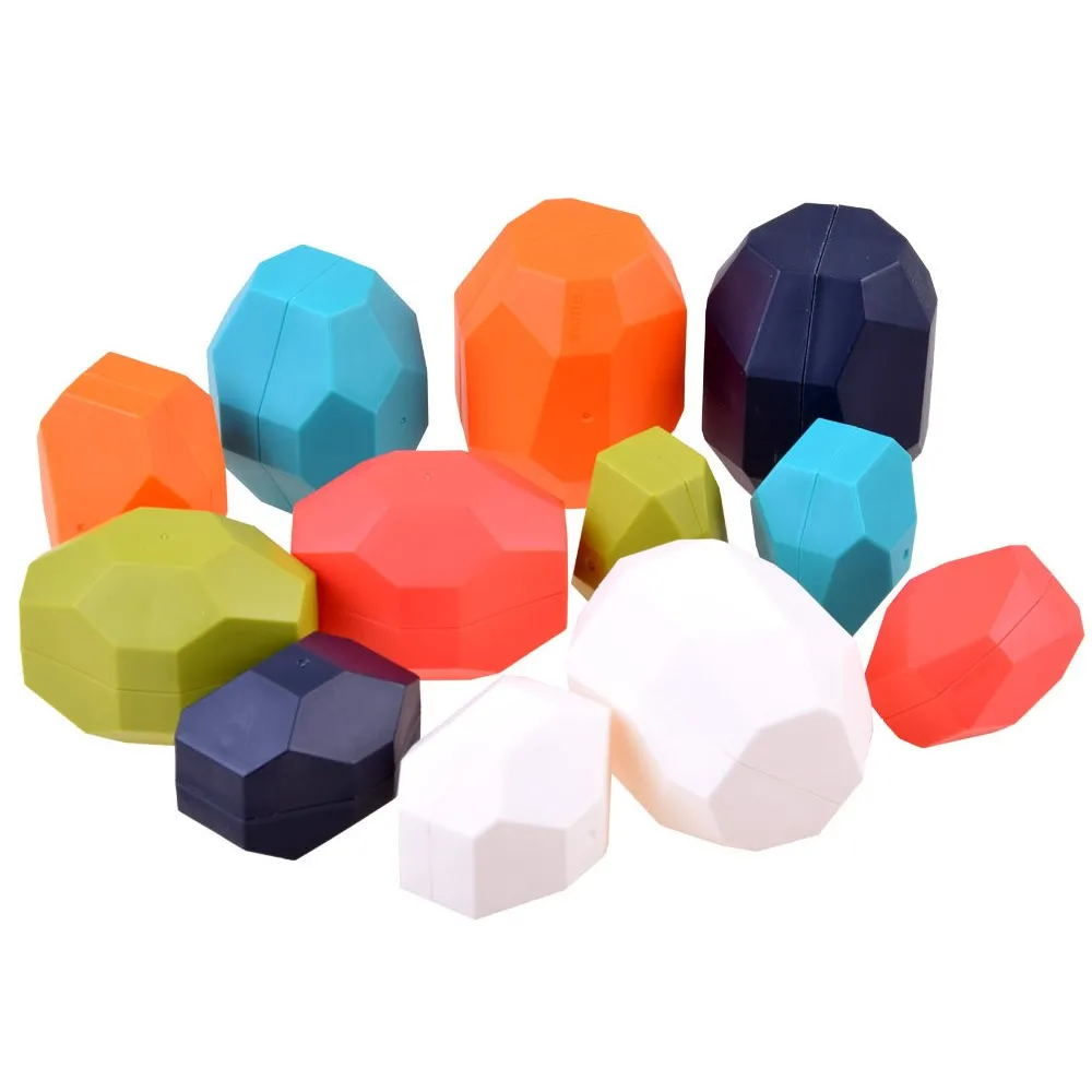 KAMIENIE – różnej wielkości elementy prezentowane obok siebie