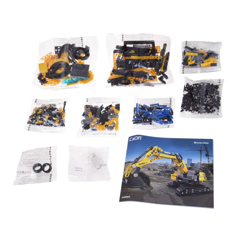 Zbliżenie na ruchome ramię i obrotową kabinę koparki technicznej