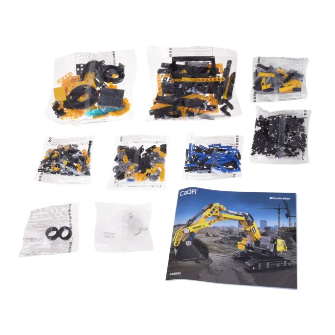 Zbliżenie na ruchome ramię i obrotową kabinę koparki technicznej