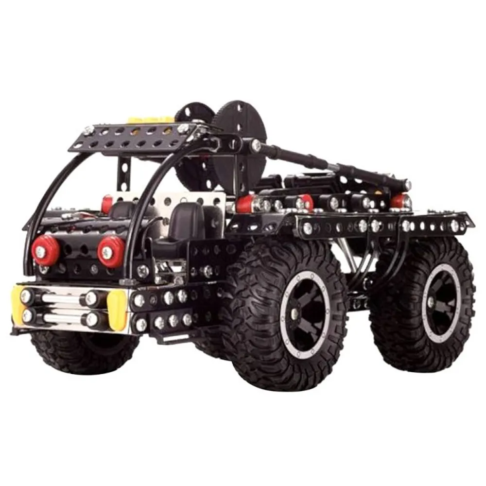 zbliżenie na metalowe elementy i narzędzia do montażu ciężarówki