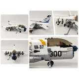 Detal skrzydła z naklejkami na modelu samolotu z klocków